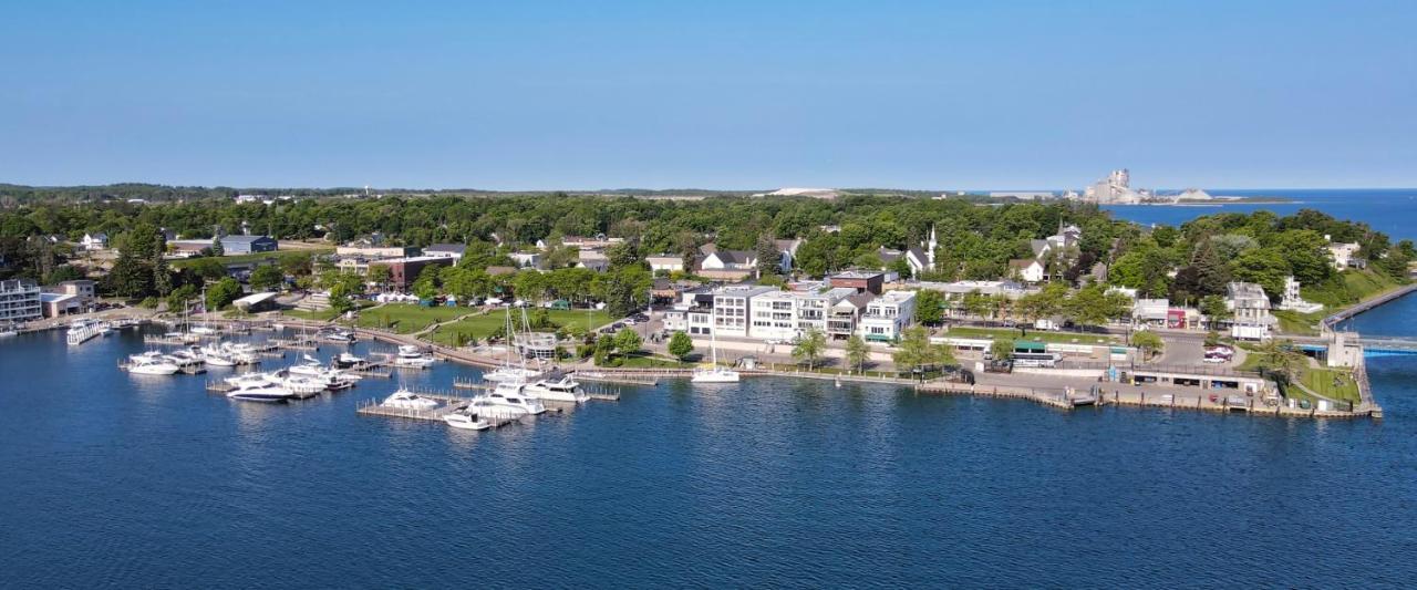 359 Edgewater Inn Charlevoix Exterior photo